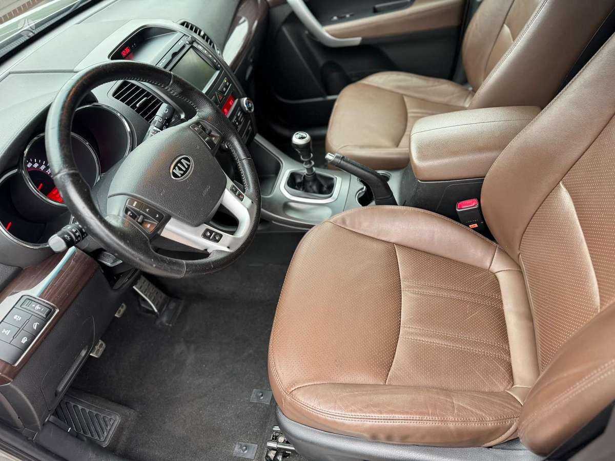 Kia Sorento 2012 — photo 11
