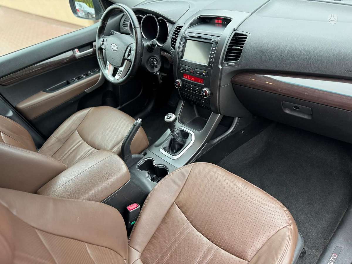 Kia Sorento 2012 — photo 16