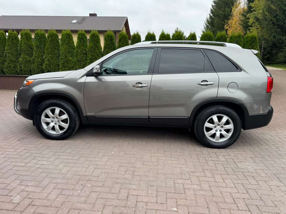 Kia Sorento 2012 — interior