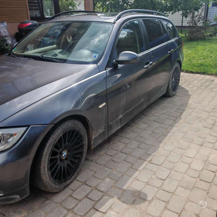 BMW 320 2007 — вигляд ззаду