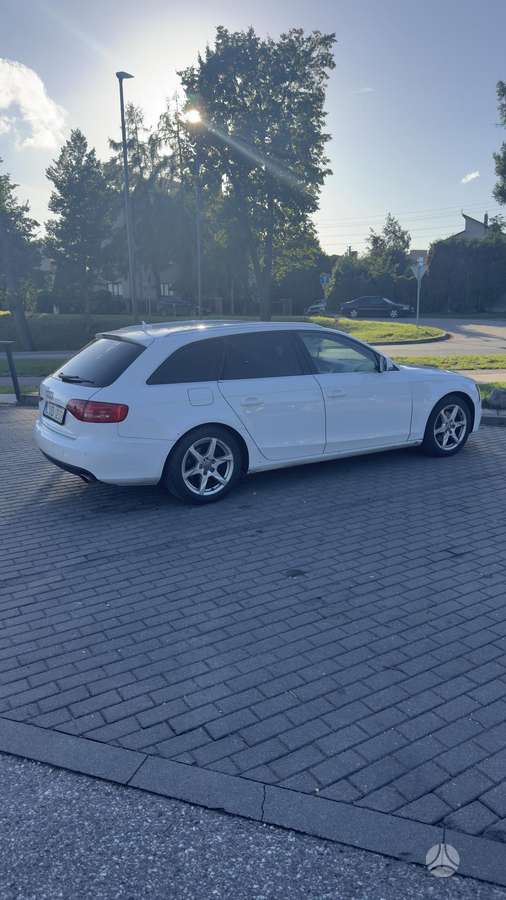 Audi A4 2009 — салон
