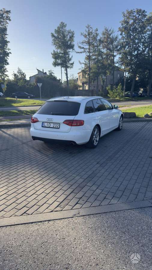 Audi A4 2009 — двигун 2967 cm³, 239 HP (176kW)