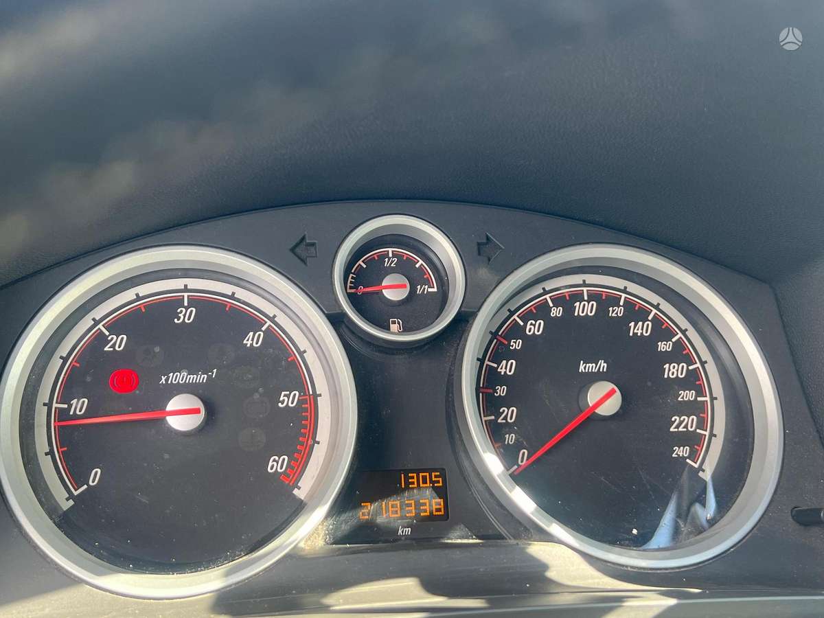Opel Zafira 2010 — photo 6