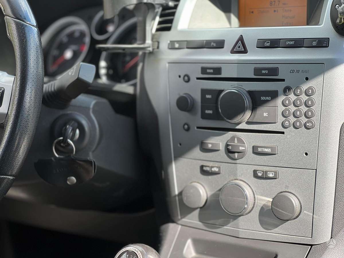 Opel Zafira 2010 — photo 7