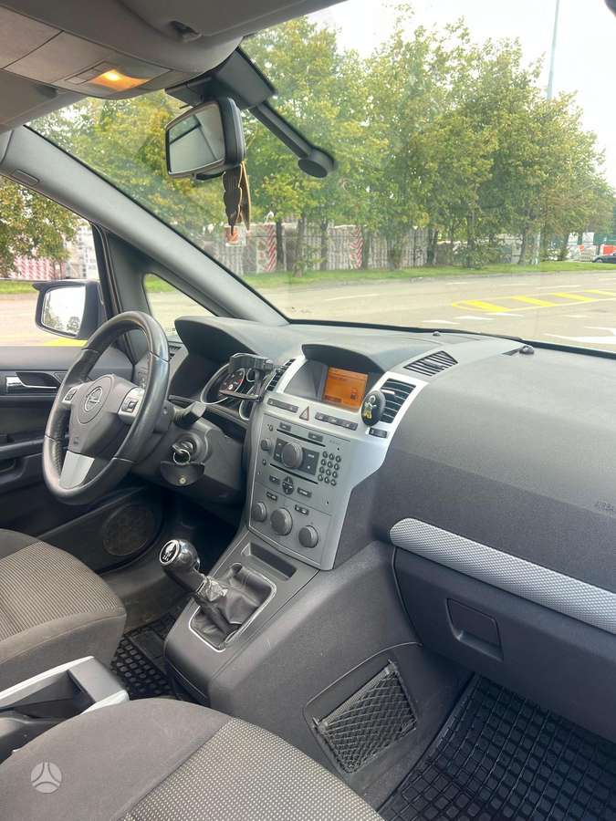 Opel Zafira 2010 — photo 9