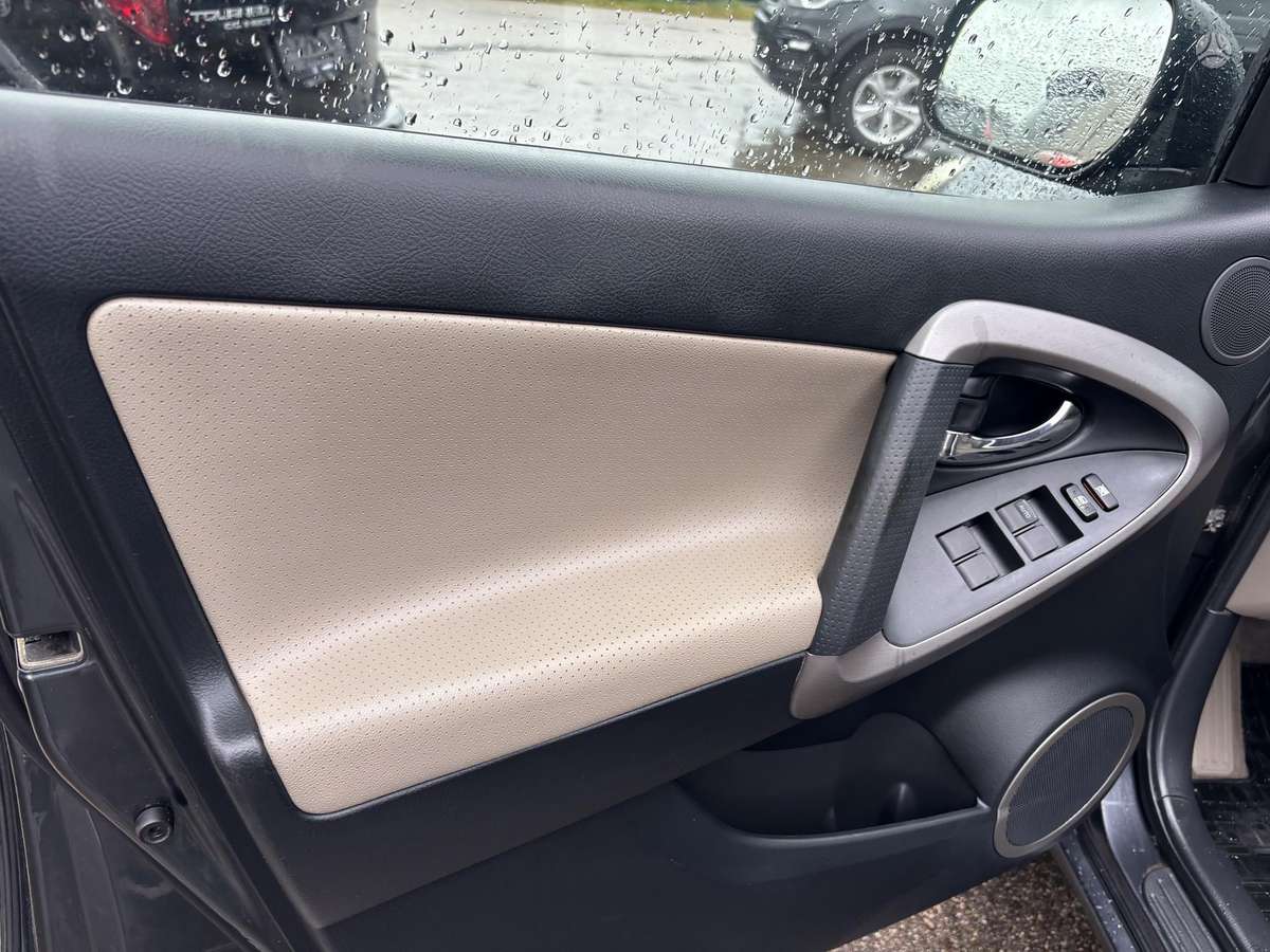 Toyota RAV4 2007 — photo 16