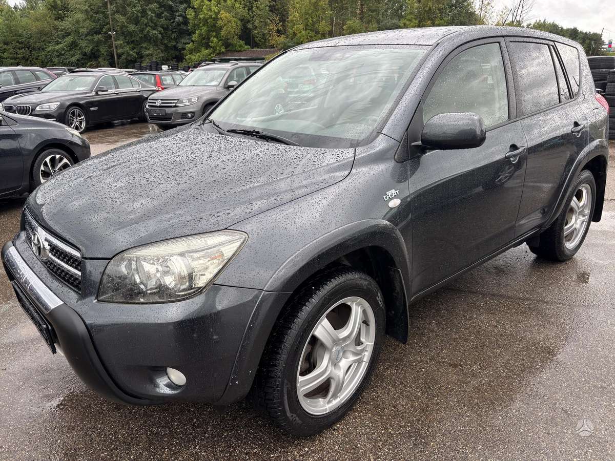 Toyota RAV4 2007 — rear view