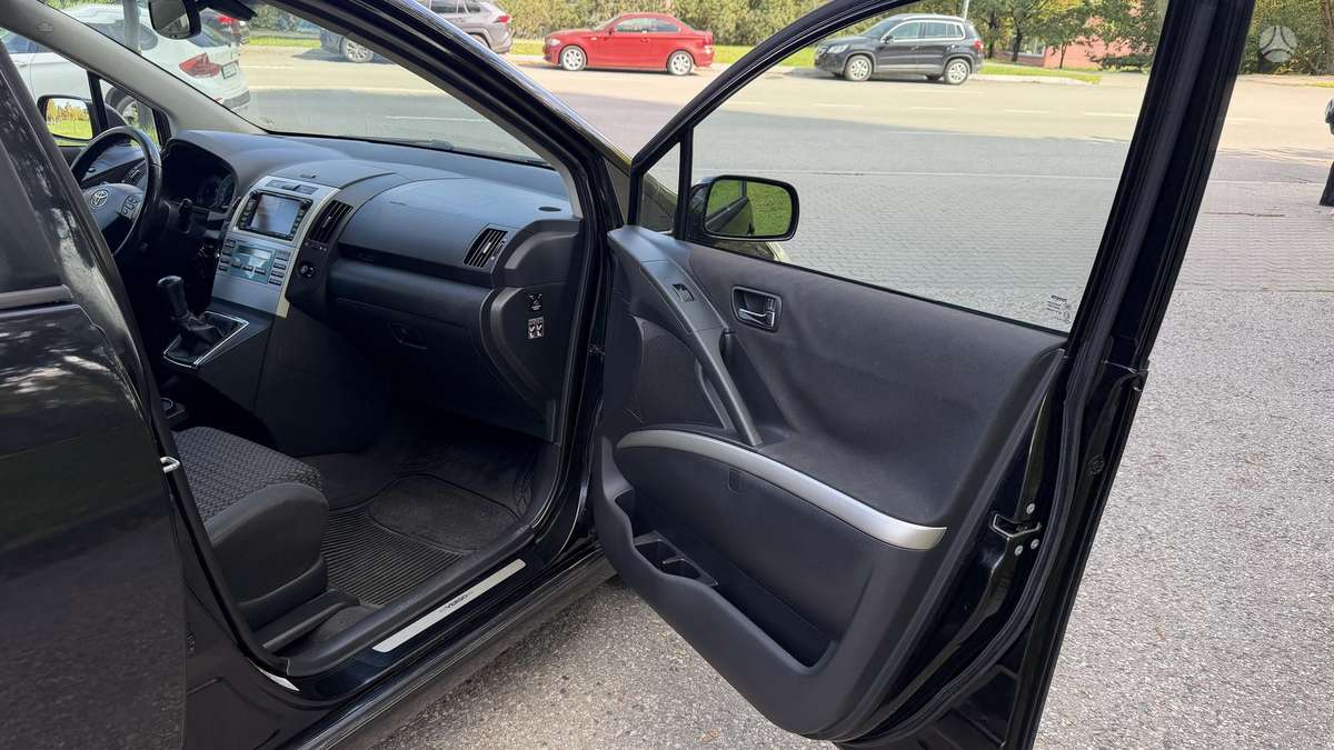 Toyota Corolla 2009 — photo 17