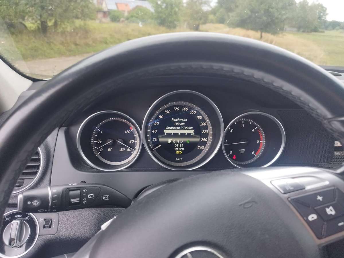 Mercedes-Benz C200 2013 — photo 10