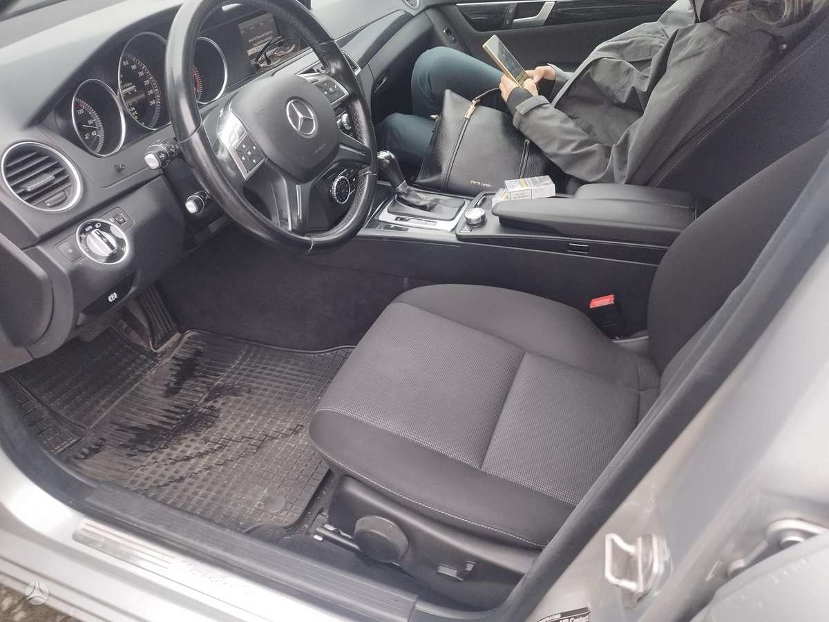 Mercedes-Benz C200 2013 — photo 13