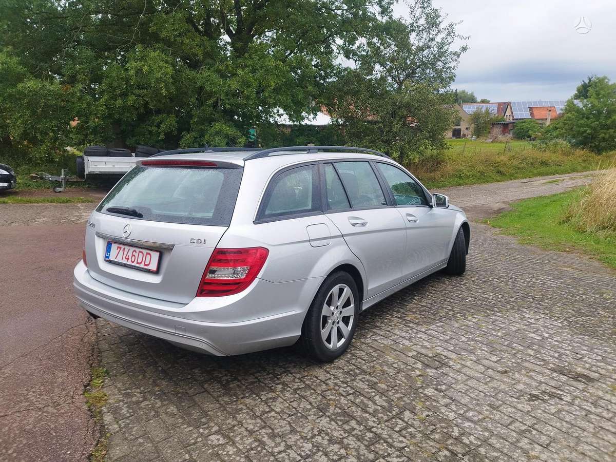 Mercedes-Benz C200 2013 — rear view