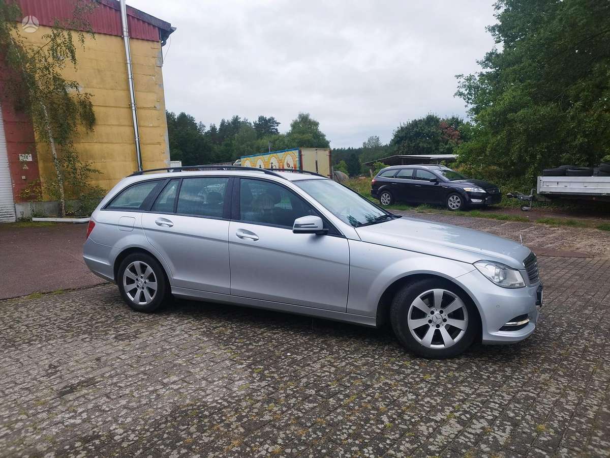 Mercedes-Benz C200 2013 — engine 2143 cm³, 136 HP (100kW)