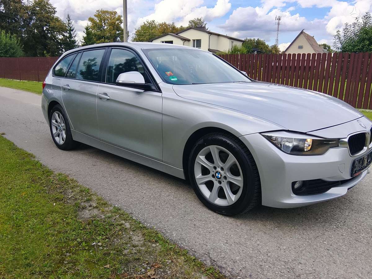 BMW 320 2014 — rear view