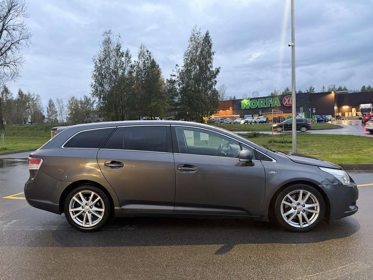 Toyota Avensis 2011 — двигун 2231 cm³, 150 HP (110kW)