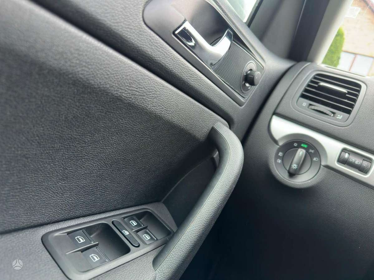 Skoda Yeti 2015 — фото 28