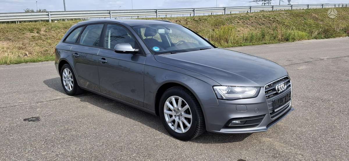 Audi A4 2013 — вигляд ззаду