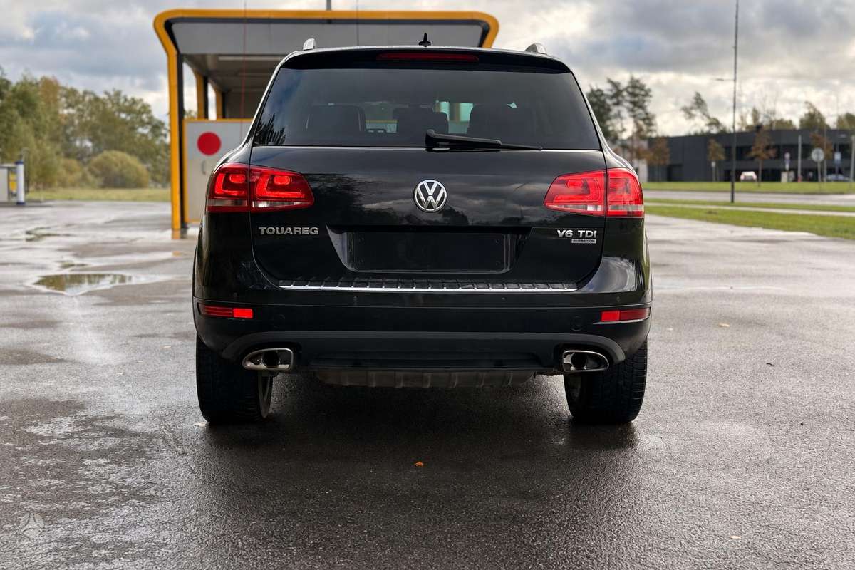 Volkswagen Touareg 2011 — салон