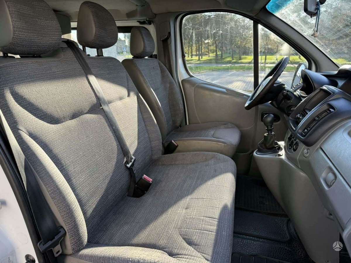 Renault Trafic 2012 — фото 11
