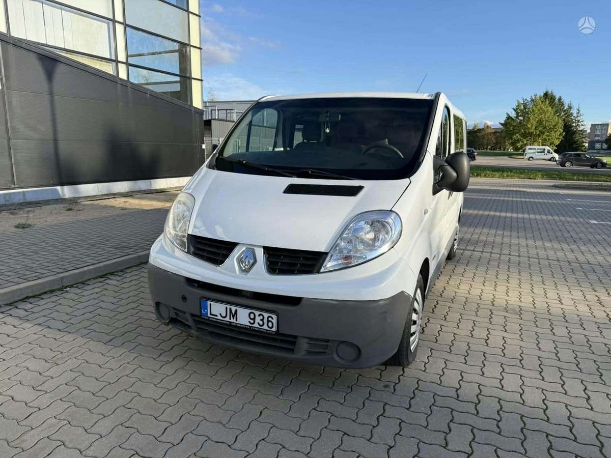 Renault Trafic 2012 — вигляд ззаду