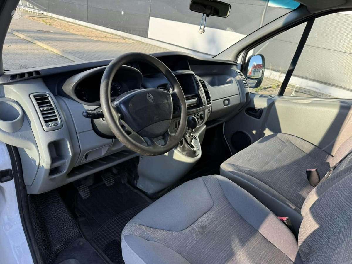 Renault Trafic 2012 — фото 9
