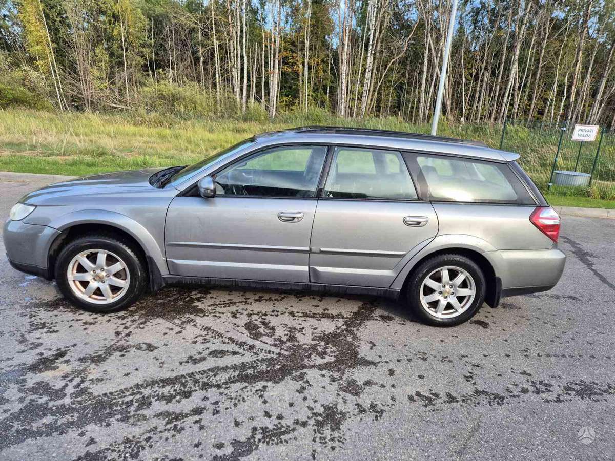 Subaru Outback 2007 — вигляд ззаду