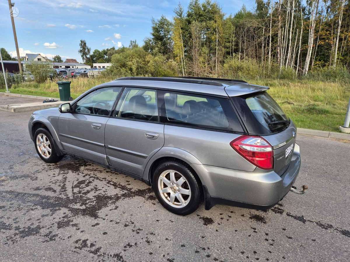 Subaru Outback 2007 — салон
