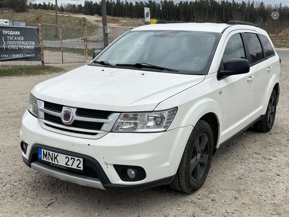 Fiat Freemont 2012 — салон