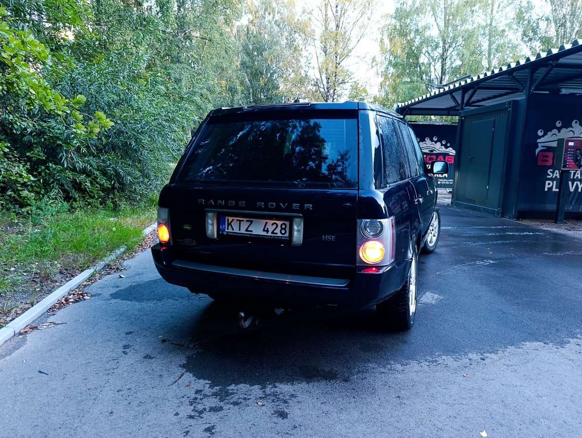 Land Rover 2006 — rear view