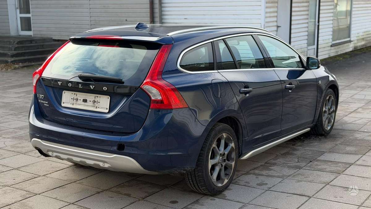 Volvo V60 2012 — interior