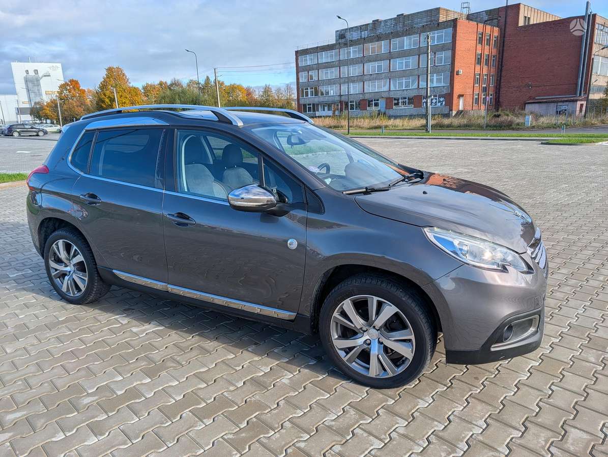 Peugeot 2008 2015 — вигляд ззаду
