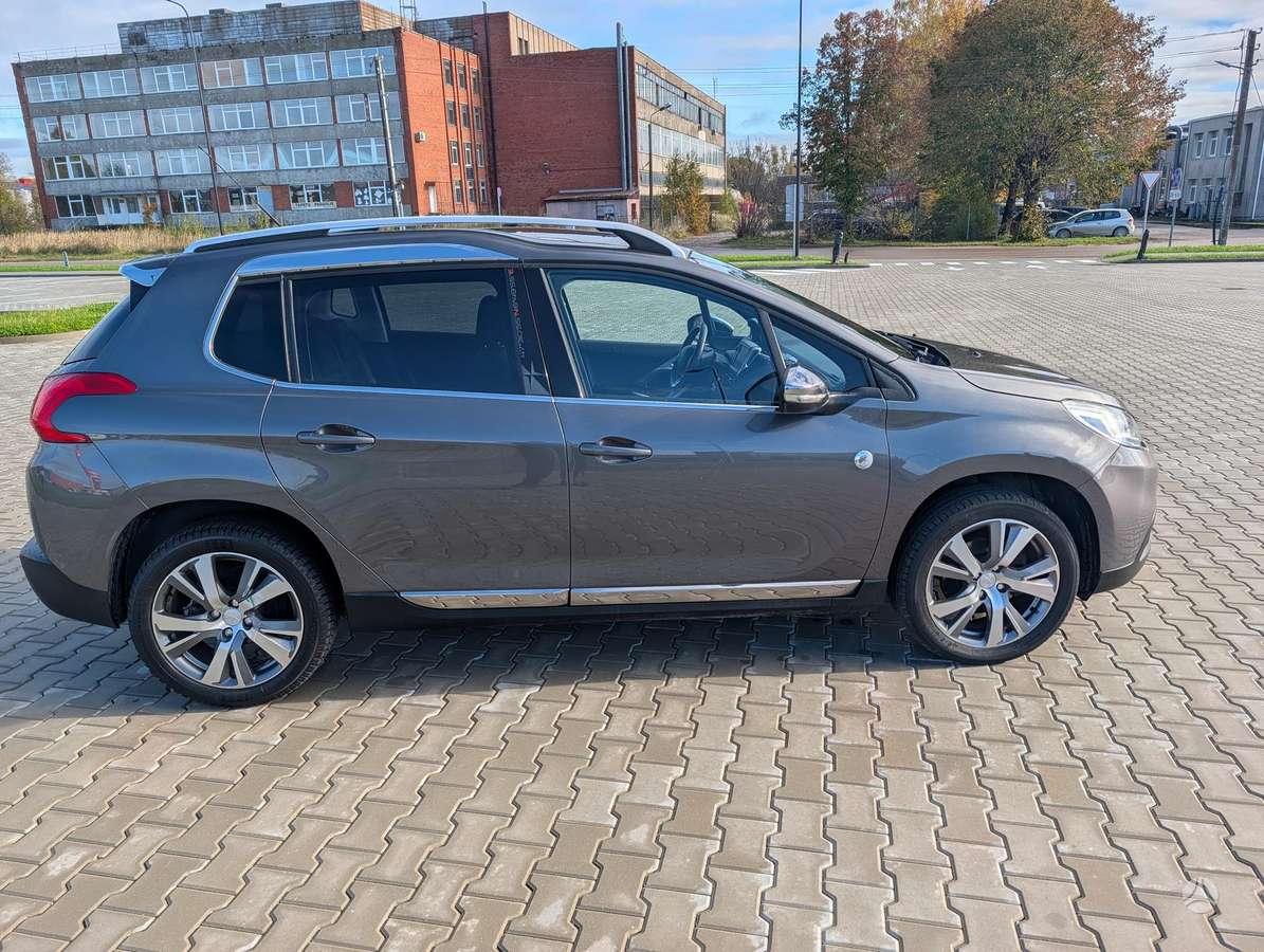 Peugeot 2008 2015 — салон