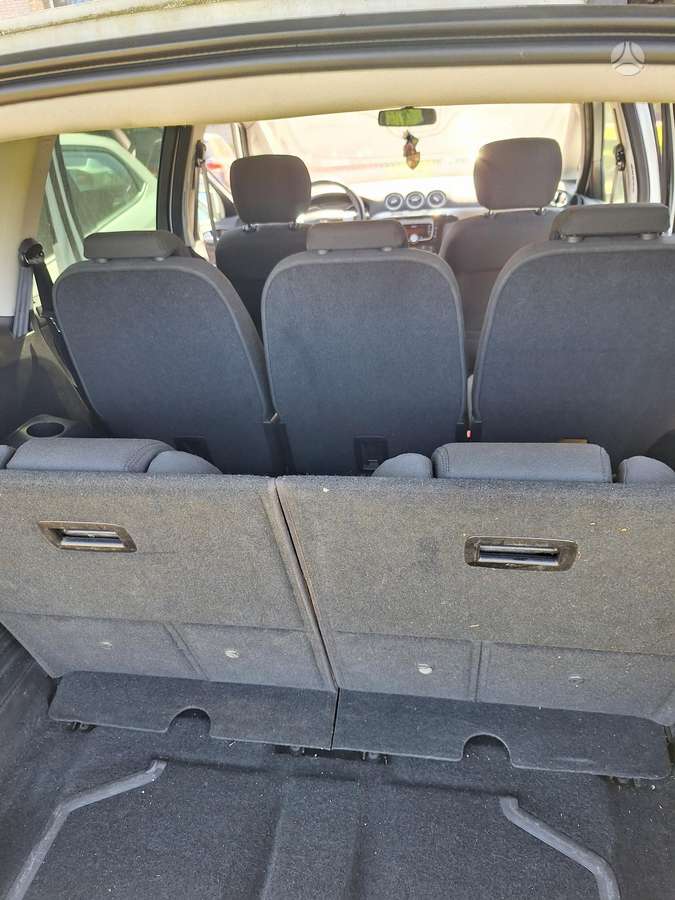 Ford S-MAX 2011 — photo 10