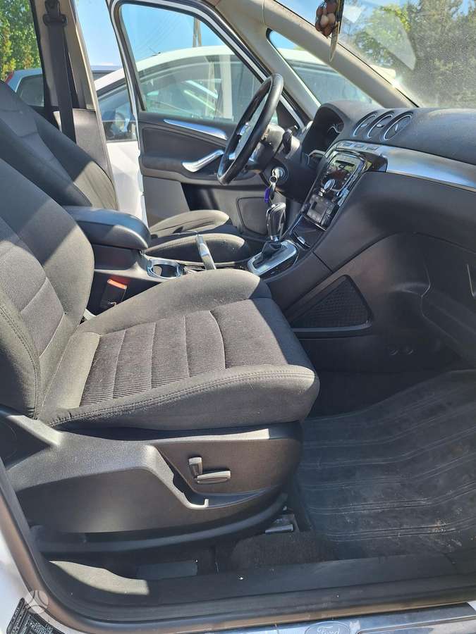 Ford S-MAX 2011 — photo 9