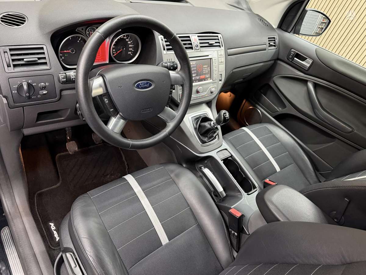 Ford Kuga 2011 — вигляд ззаду