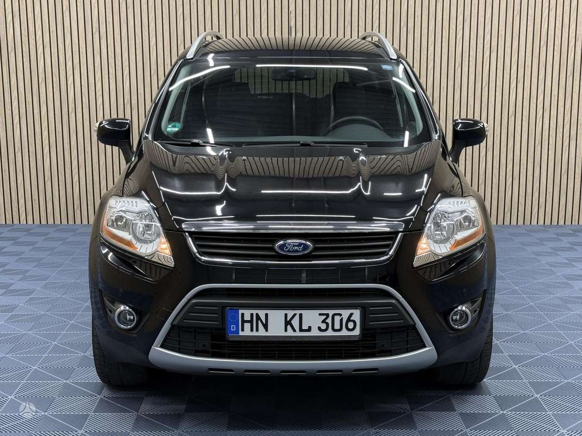 Ford Kuga 2011 — салон