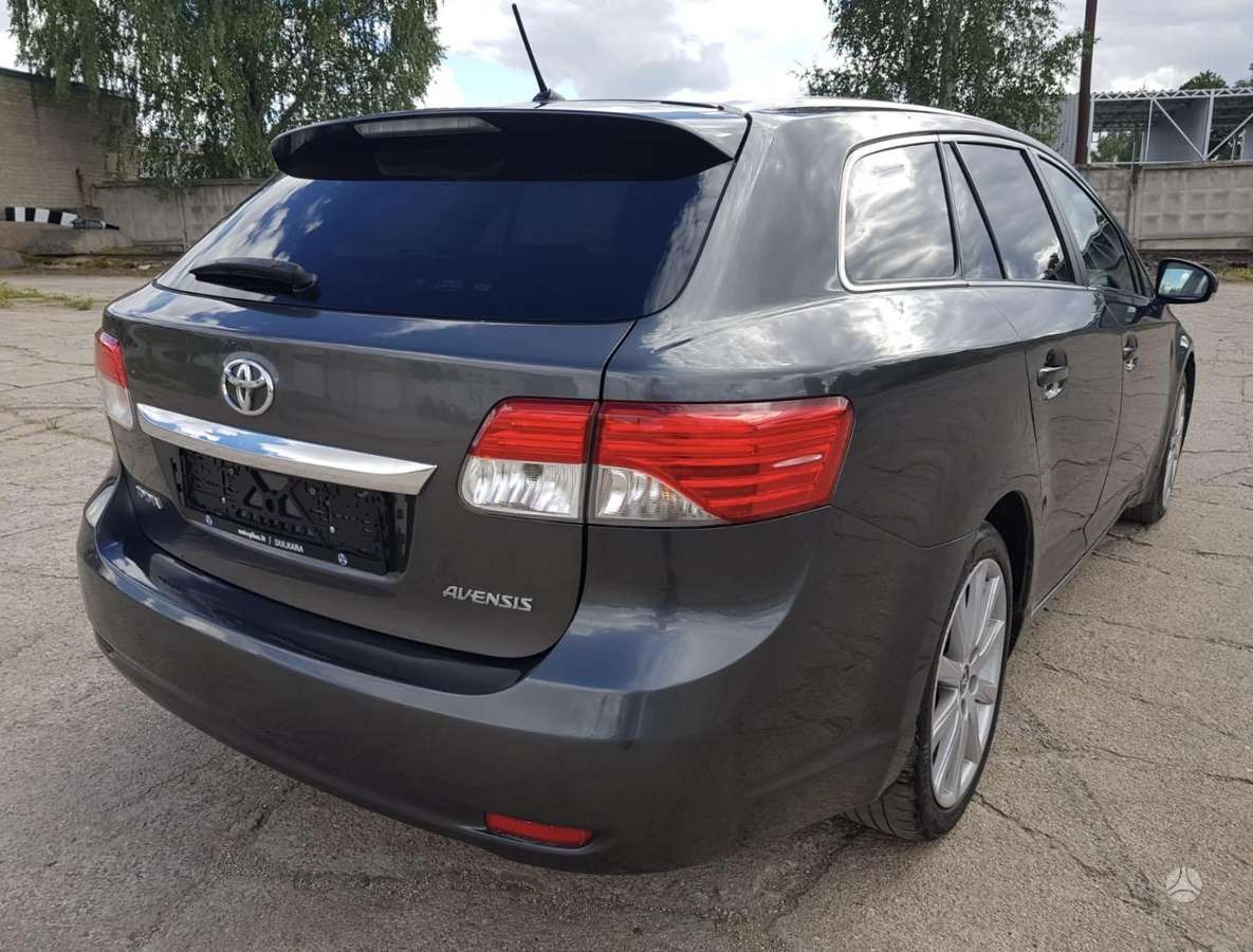 Toyota Avensis 2013 — двигун 2231 cm³, 150 HP (110kW)
