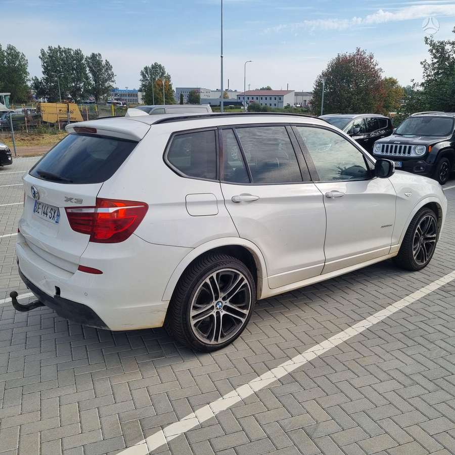 BMW X3 2011 — салон