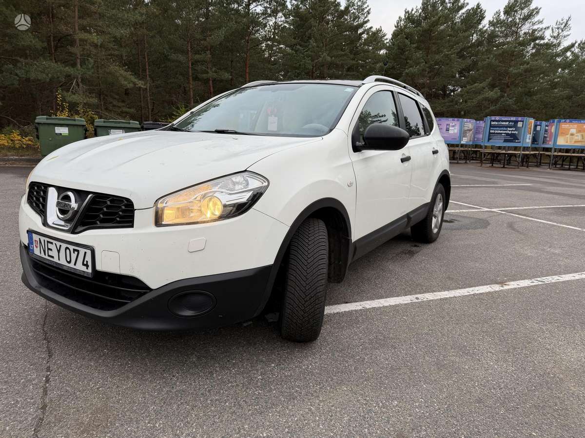 Nissan Qashqai+2 2011 — салон
