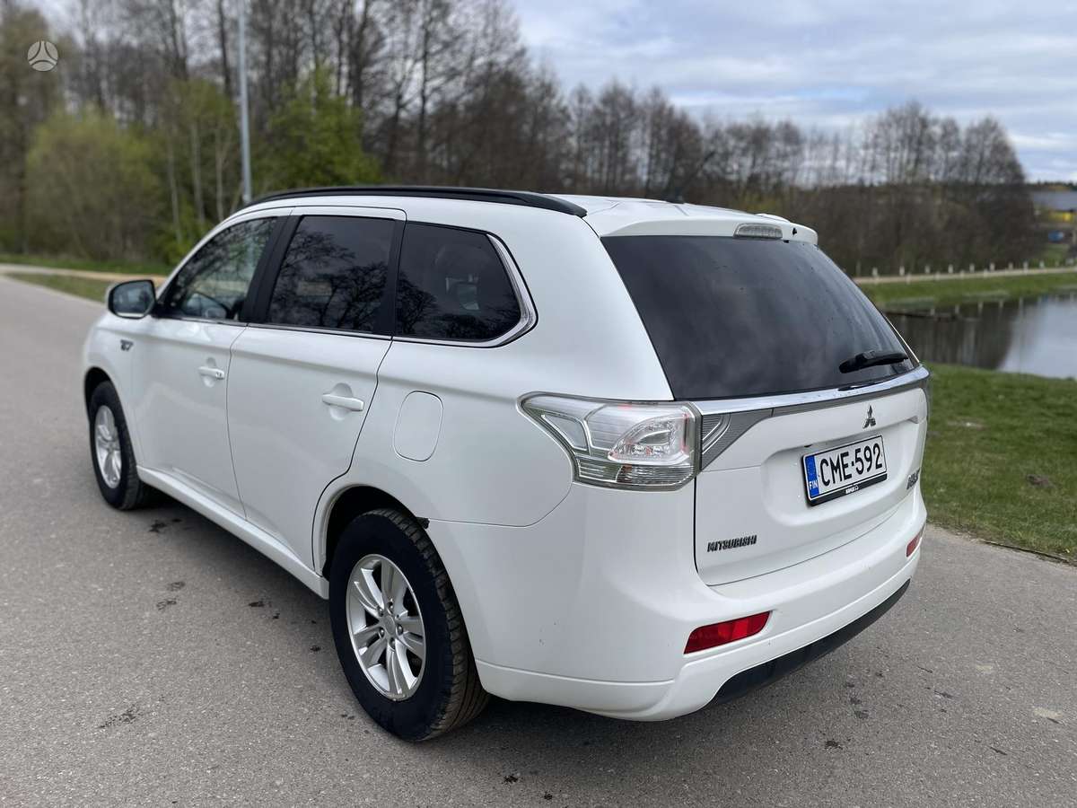 Mitsubishi Outlander 2014 — салон