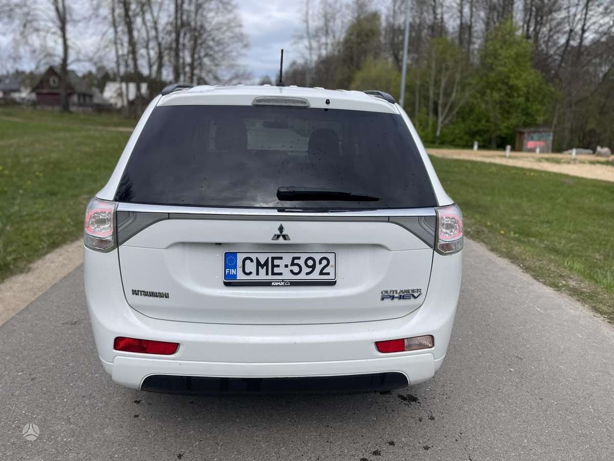Mitsubishi Outlander 2014 — двигун 1998 cm³, 200 HP (147kW)