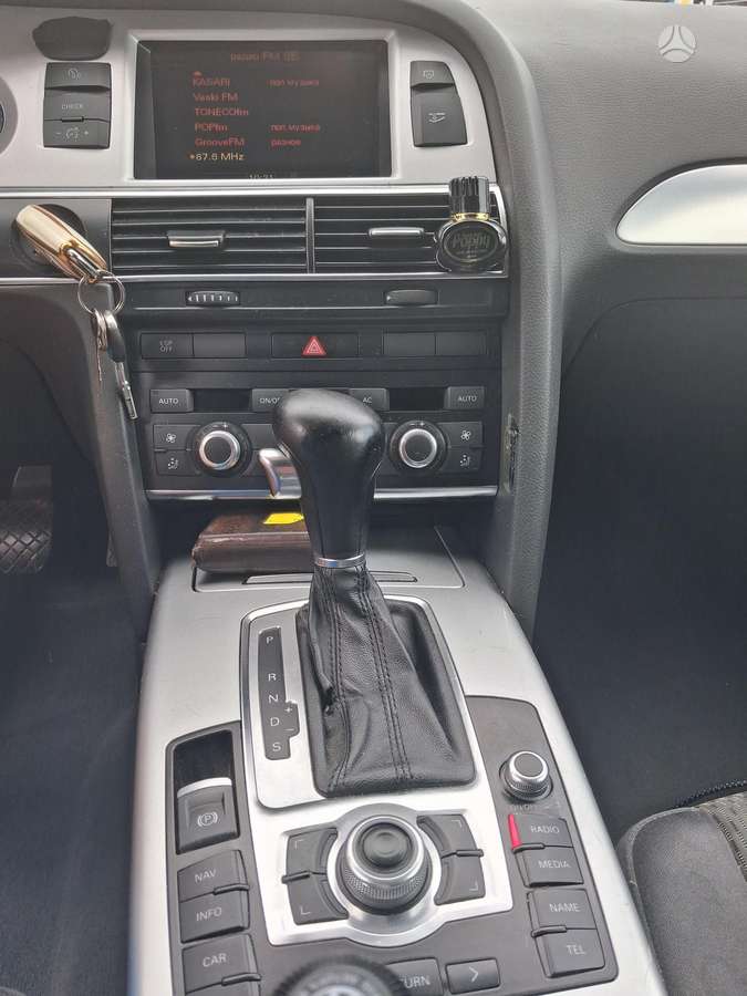Audi A6 2010 — photo 7