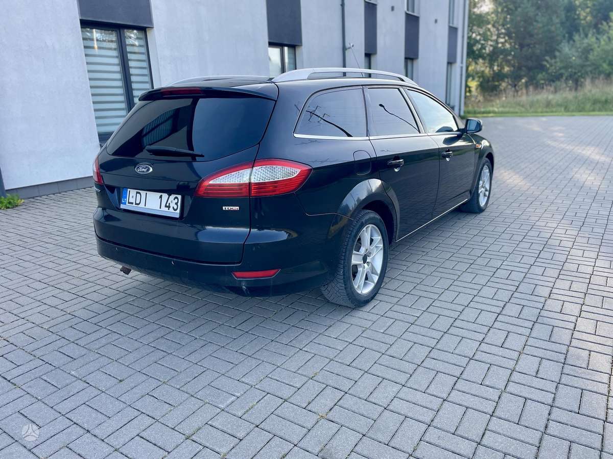 Ford Mondeo 2009 — rear view