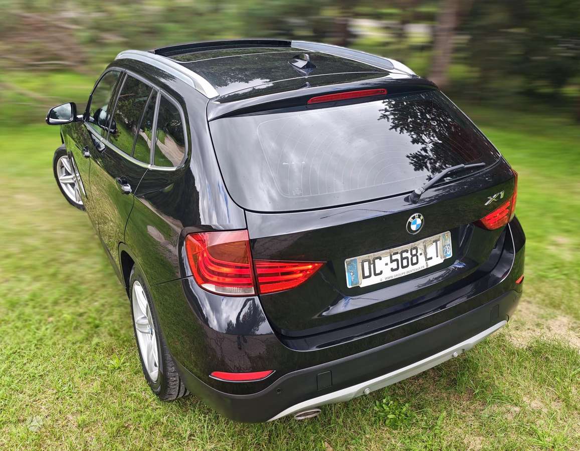 BMW X1 2014 — салон