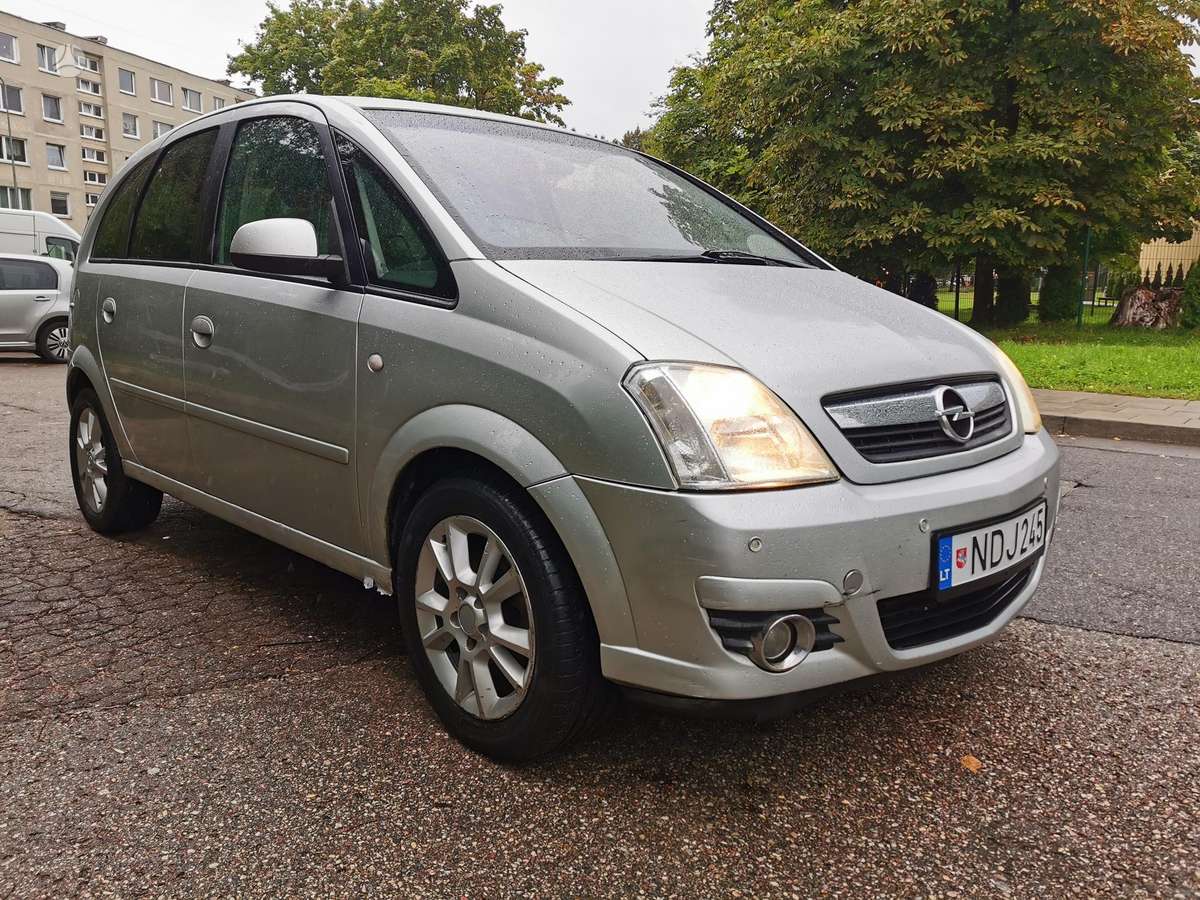 Opel Meriva 2009 — rear view