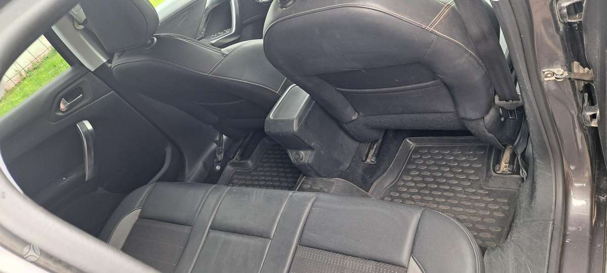 Peugeot 2008 2014 — engine 1560 cm³, 116 HP (85kW)