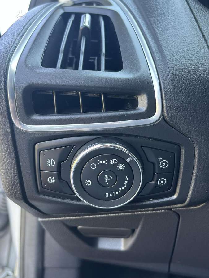 Ford Focus 2012 — photo 17
