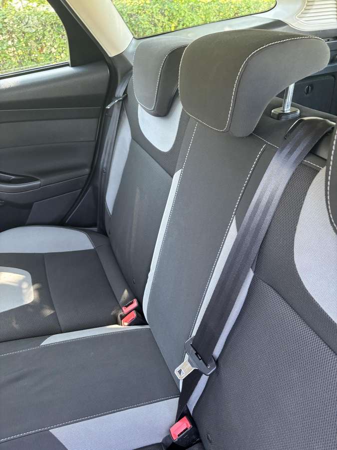 Ford Focus 2012 — photo 8