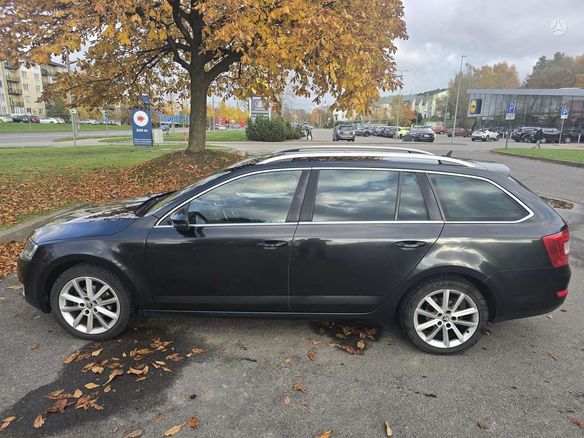 Skoda Octavia 2015 — rear view