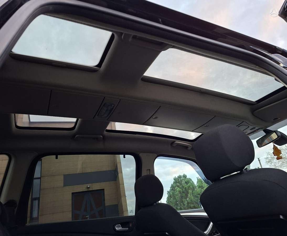 Ford Galaxy 2010 — фото 15