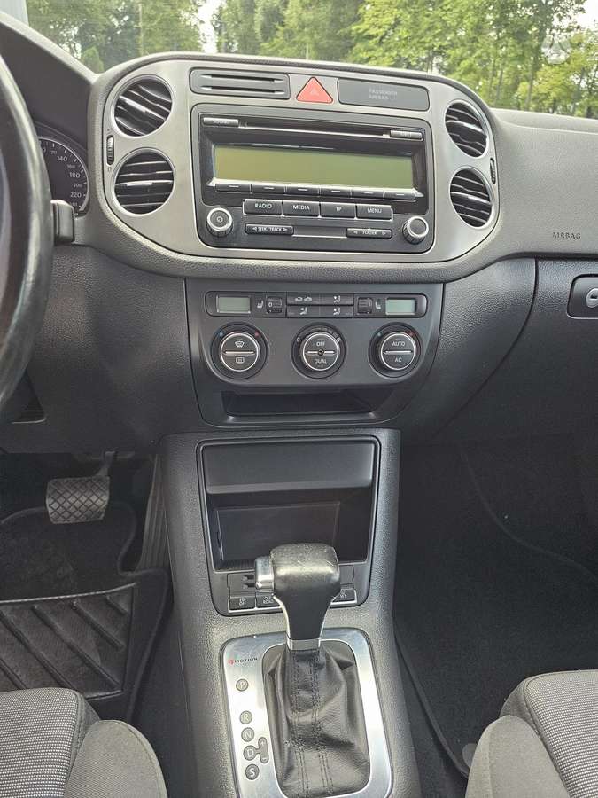 Volkswagen Tiguan 2009 — photo 20